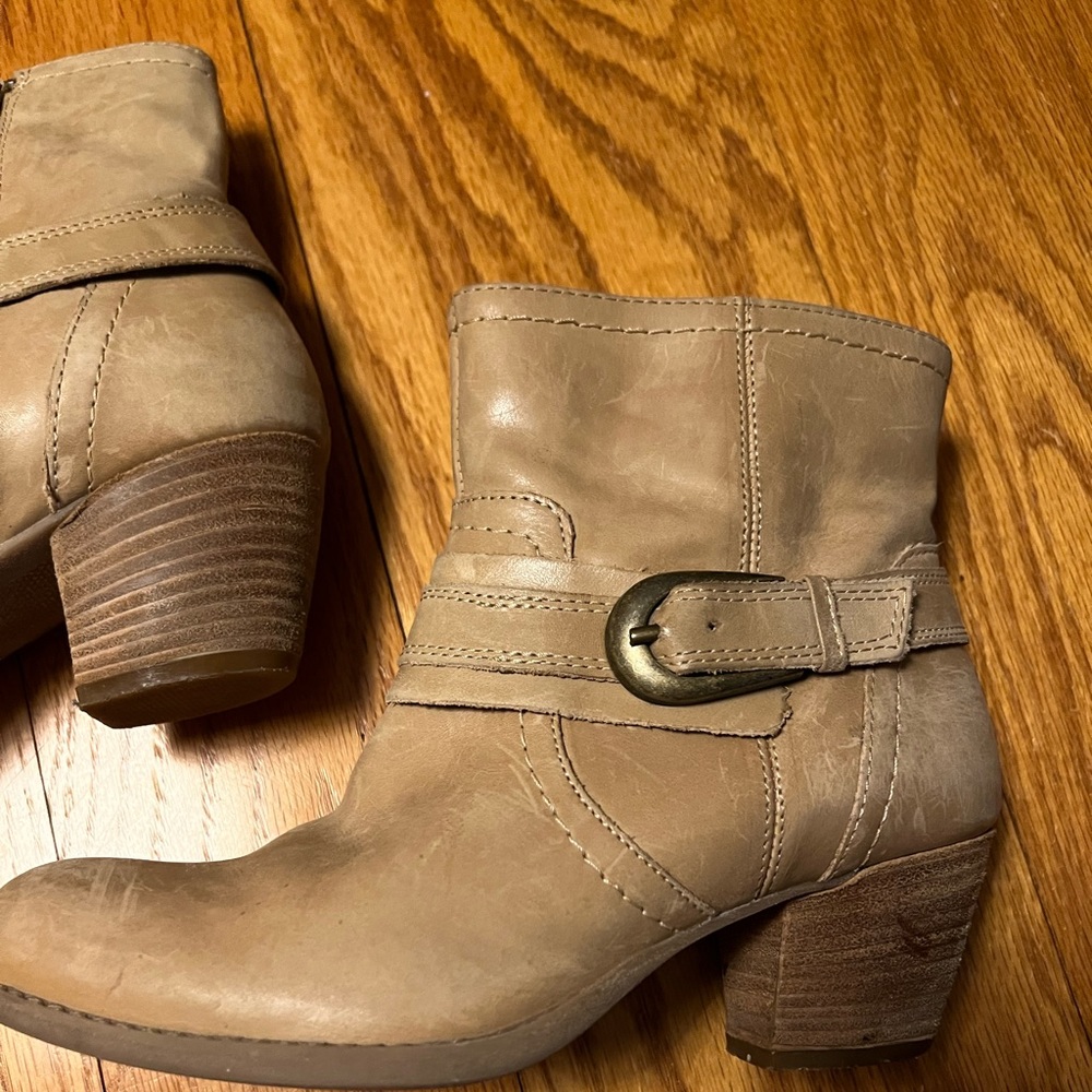 Eram size 38/7.5 women’s leather Western boots booties tan